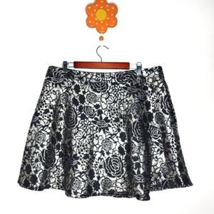 Forever 21+ 1X Black Gold Floral Skirt – Plus Size Skater Silhouette